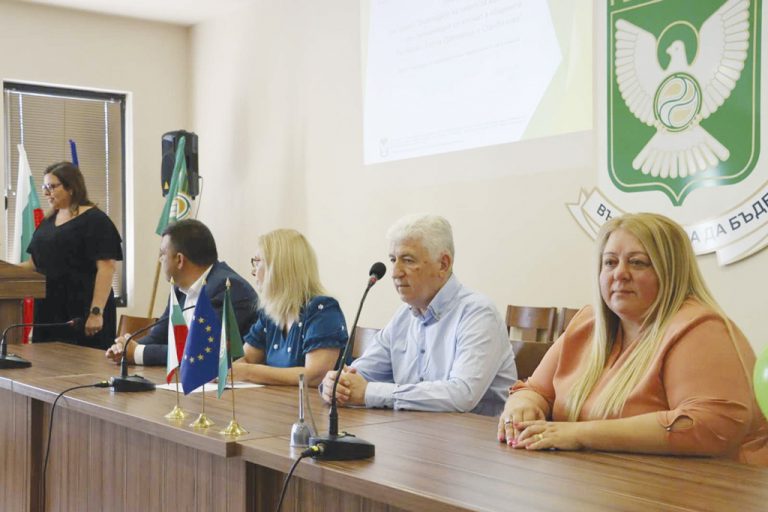 Общество | Екип от Община Г. Оряховица участва в среща по проект за измененията на климата