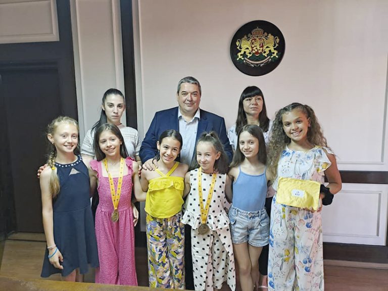 Горна Оряховица | Горнооряховският кмет се срещна с талантливи балерини, завоювали призови места на състезание в Португалия