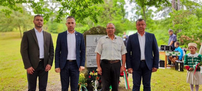 Общество | Отбелязаха 155 г. от битката на Стефан Караджа и Хаджи Димитър в местността „Канлъдере“
