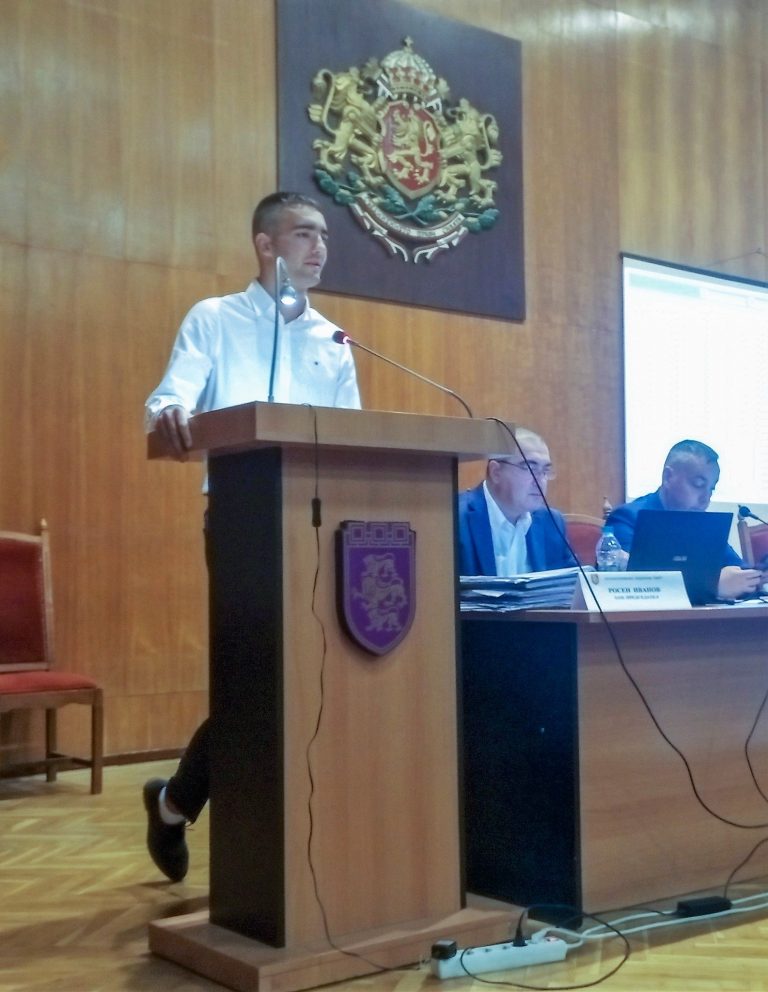 Горещи новини | Самуил Николов благодари в Общинския съвет за подкрепата да следва космонавтика в САЩ