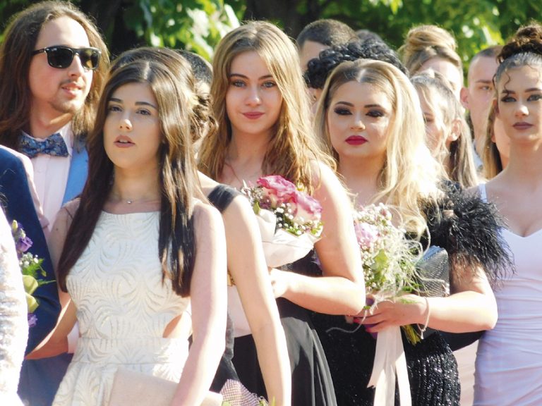 Общество | Абитуриентите плащат здравните си осигуровки през летните месеци