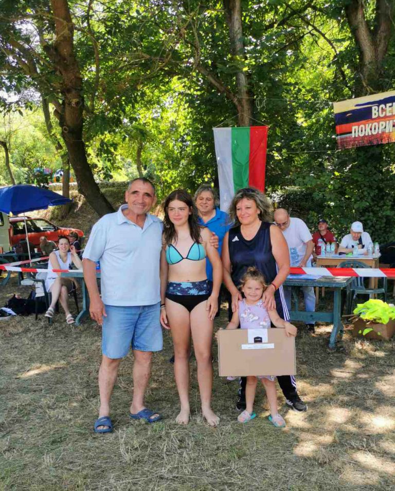 Общество | 30 плувци от Елена се включиха в преплуването на Дунав