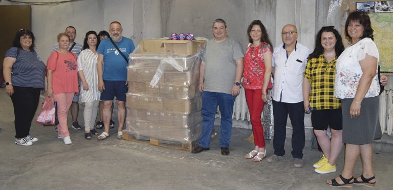 Общество | Сдружение “Атанас Буров” с дарение  за социалните услуги в Горнооряховско