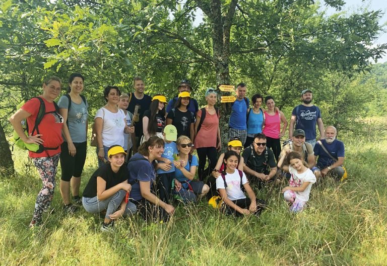 Общество | Еленчани се поклониха  в Капиновския манастир