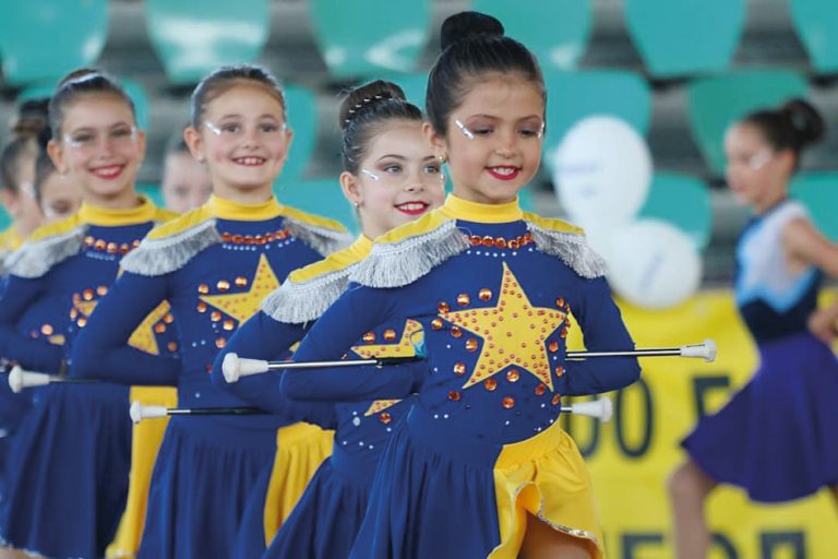 Общество | Мажоретките от ОУ “Бачо Киро” стават  част от Международния фолклорен фестивал