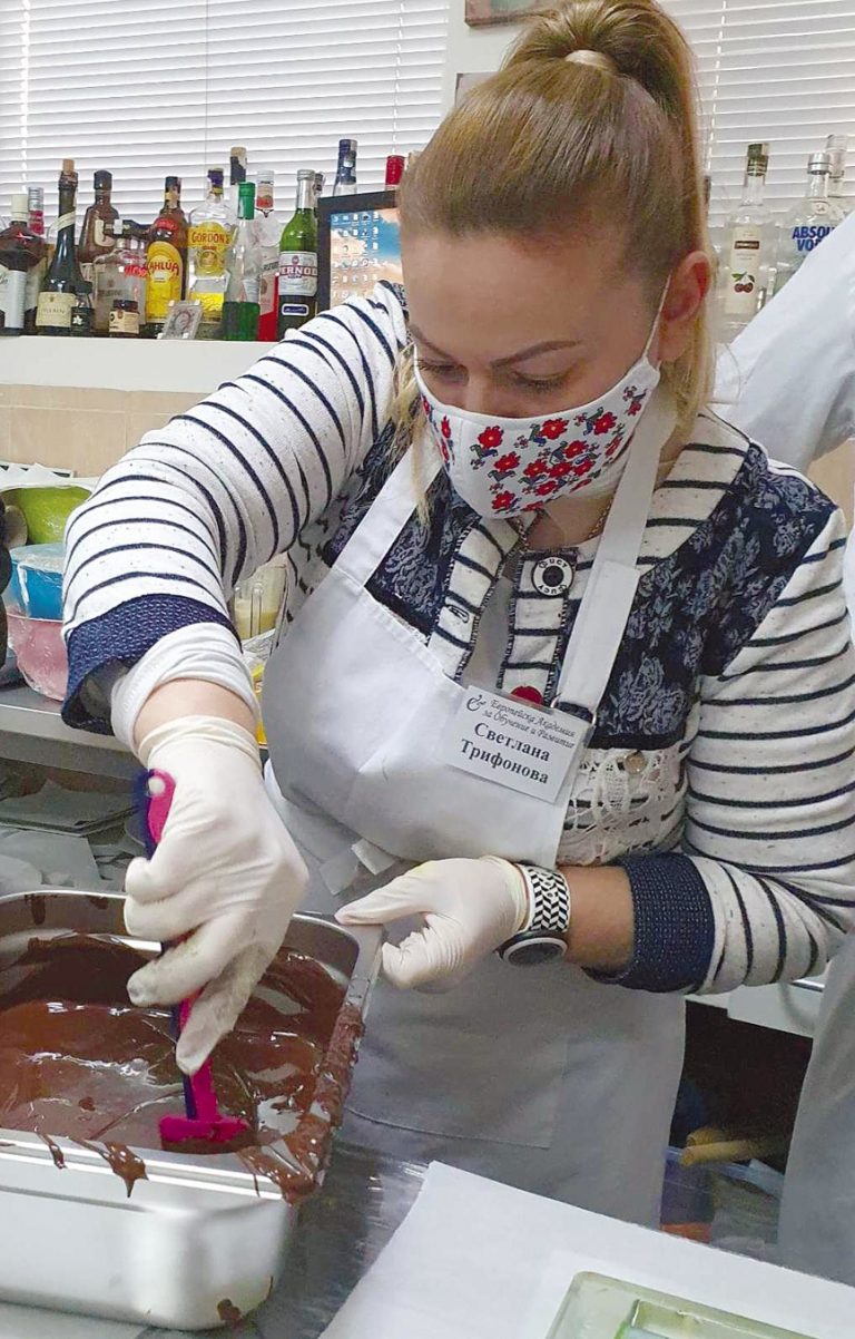 Уникални ръчно направени бонбони изработва началник-отдел във ВТУ