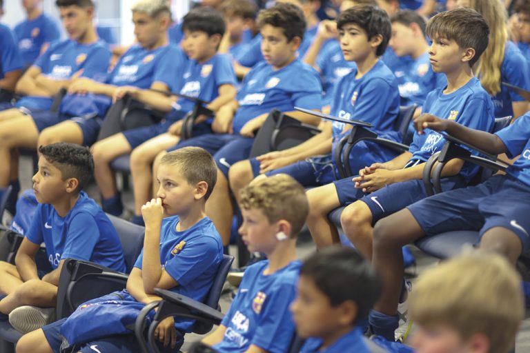 Общество | Млад талант от “Етър” се докосна до магията на “Барселона”