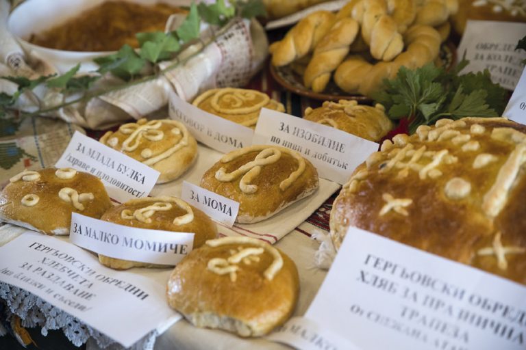 Общество | Празник на хляба събра  над 200 души в Ресен