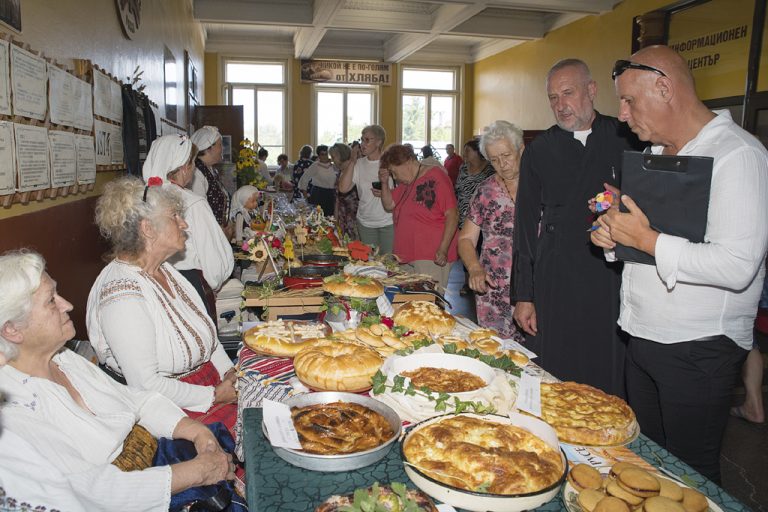 Празник на хляба събра  над 200 души в Ресен