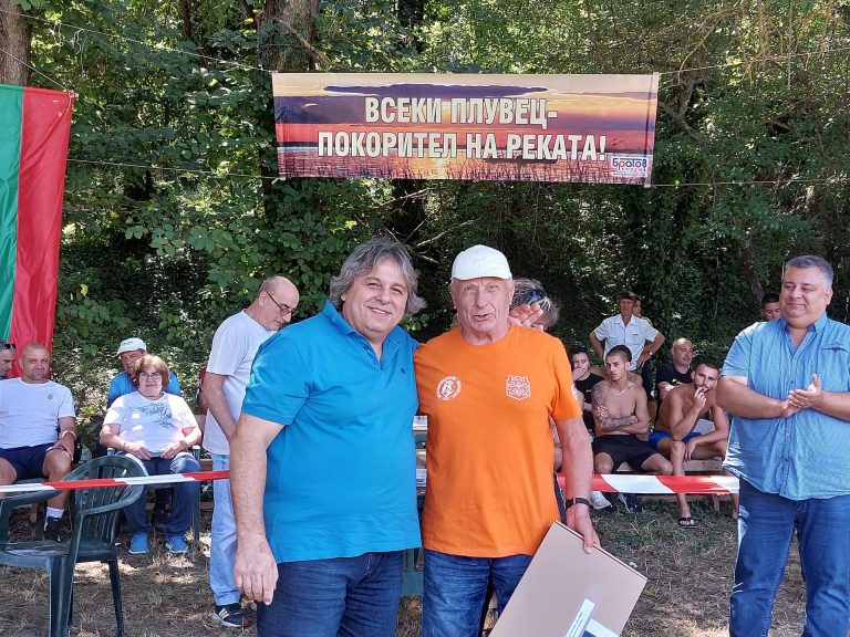 Горещи новини | 77-годишен от Павликени преплува Дунав край Свищов