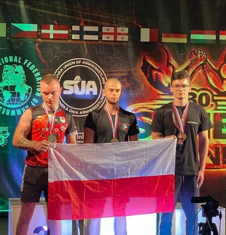 Състезателите на “Локомотив 96” с отлично представяне на световната купа по армрестлинг