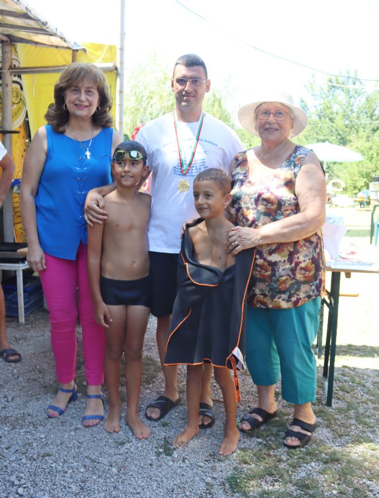 В осмия Национален маратон „Добри Динев” в Лясковец за наградите се надпреварваха 29 плувци