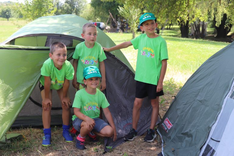 Общество | Млади природоразузнавачи лагеруват под открито небе край Ново село