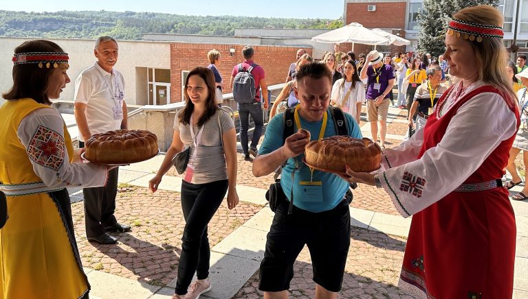 Общество | 80 представители на 25 държави се включиха в Летния семинар на ВТУ