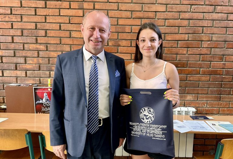 Общество | Във ВТУ започна записването на новоприетите студенти