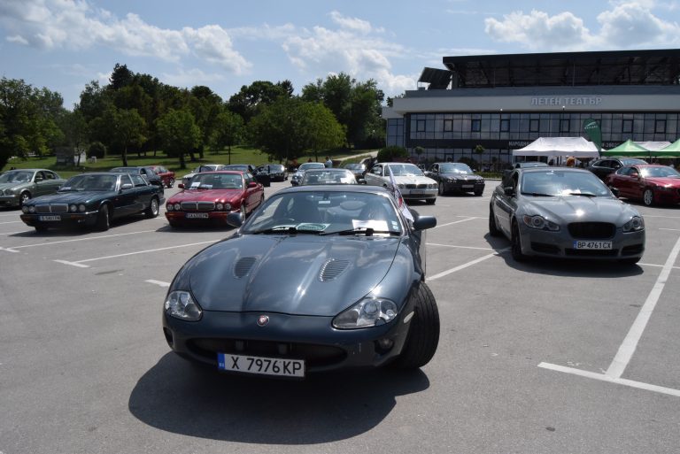 Любители на престижната марка автомобили „Ягуар“ се събраха в Г. Оряховица
