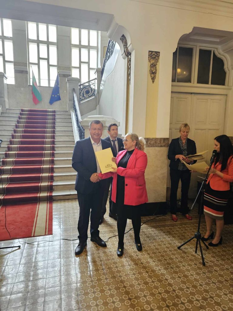 Павликени | Инж. Емануил Манолов подписа договора за финансиране на новата стратегия на МИГ „Павликени – Полски Тръмбеш“