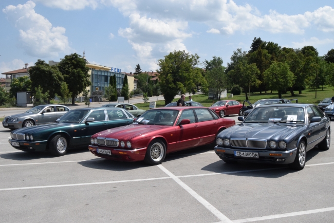 Любители на престижната марка автомобили „Ягуар“ се събраха в Г. Оряховица
