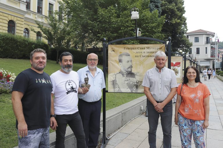 Великотърновци даряват на Пловдив проект за паметник на ген. Сава Муткуров