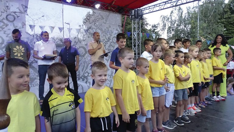 Общество | Дебелец празнува на 6 август