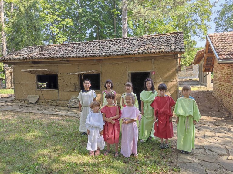 Деца се забавляваха цяло лято в Античния керамичен център край Павликени