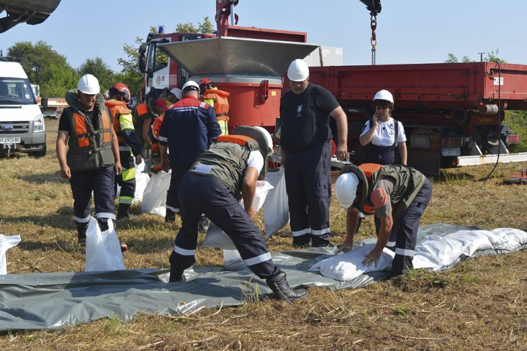 Горещи новини | Учение в Павликени показа  как се действа при наводнение