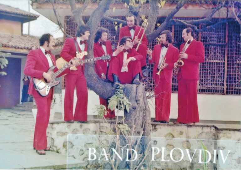 Общество | Ангел Ангелов – музикантът, който обиколи света със своя талант