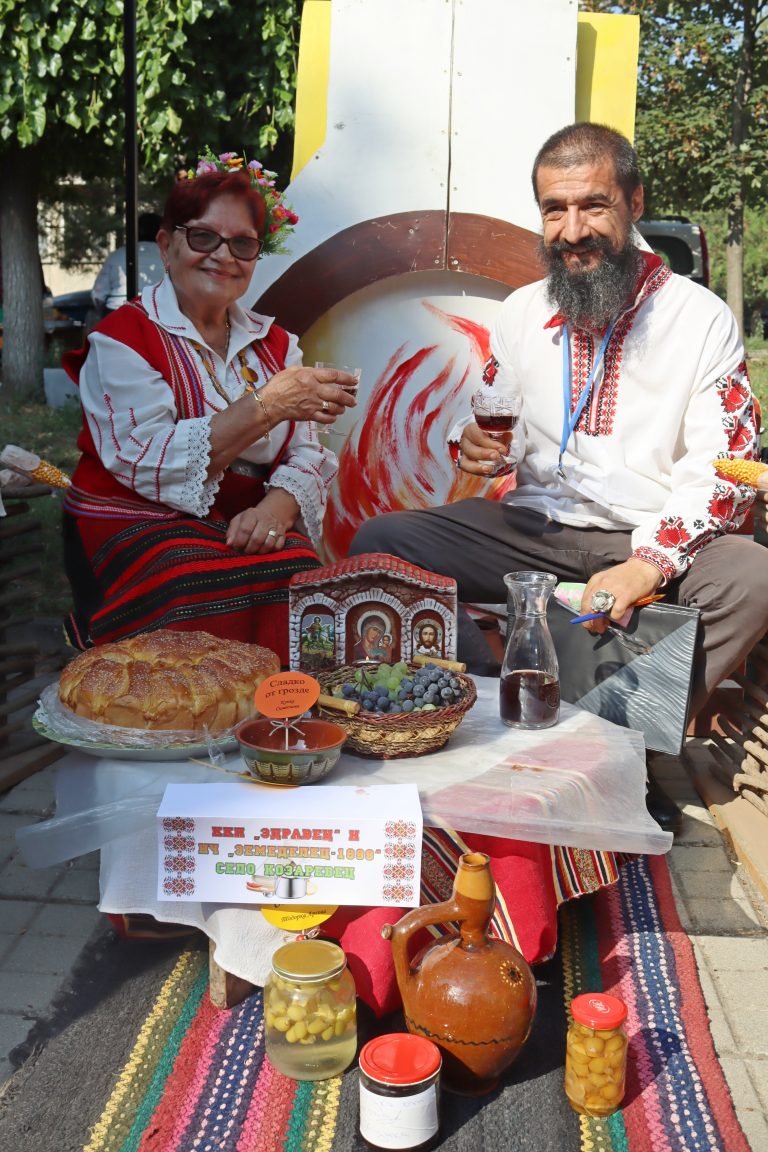 В тринадесетия фестивал „Пъстра трапеза“ кулинари от региона представиха 170 български гозби