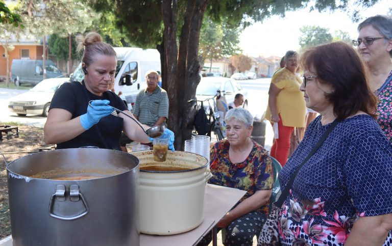 В тринадесетия фестивал „Пъстра трапеза“ кулинари от региона представиха 170 български гозби