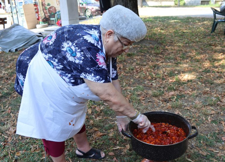 В тринадесетия фестивал „Пъстра трапеза“ кулинари от региона представиха 170 български гозби