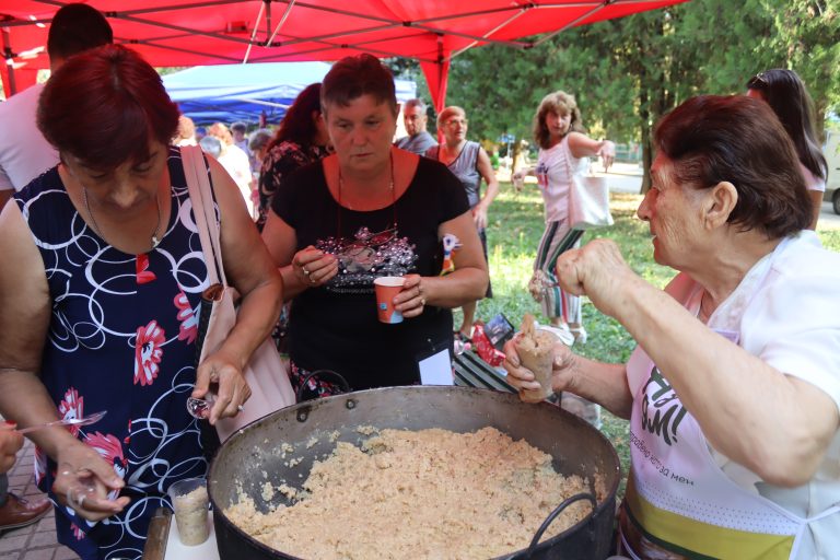В тринадесетия фестивал „Пъстра трапеза“ кулинари от региона представиха 170 български гозби