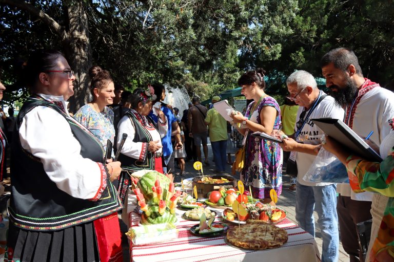 В тринадесетия фестивал „Пъстра трапеза“ кулинари от региона представиха 170 български гозби