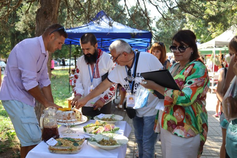 В тринадесетия фестивал „Пъстра трапеза“ кулинари от региона представиха 170 български гозби