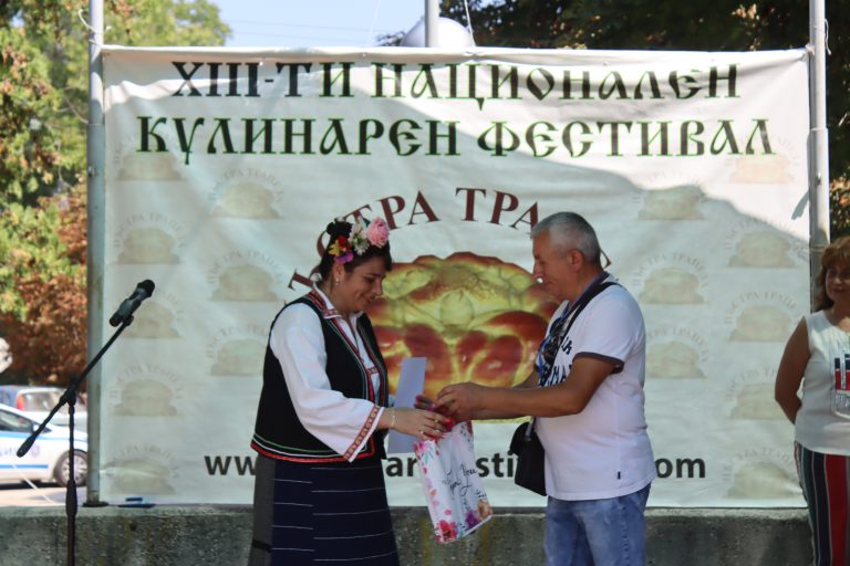 В тринадесетия фестивал „Пъстра трапеза“ кулинари от региона представиха 170 български гозби