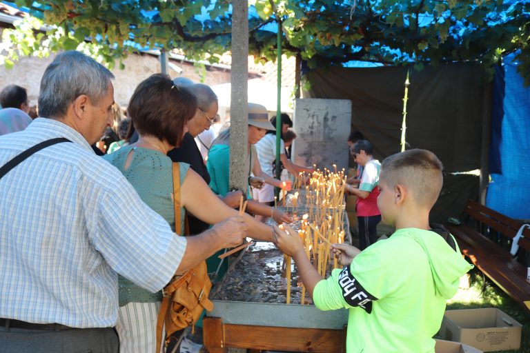 Хиляди вярващи се стекоха в Арбанаси за Голяма Богородица