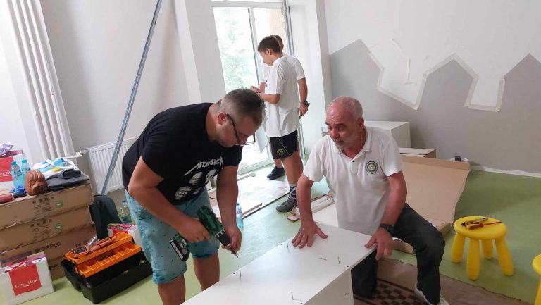 Десетки доброволци се включват в ремонта на детското отделение в МОБАЛ