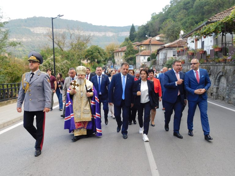 Велико Търново отбелязва 115 години Независимост на България (снимки)