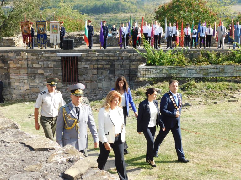 Велико Търново отбелязва 115 години Независимост на България (снимки)