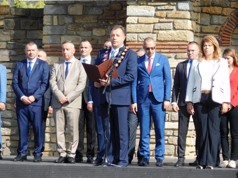 Велико Търново отбелязва 115 години Независимост на България (снимки)