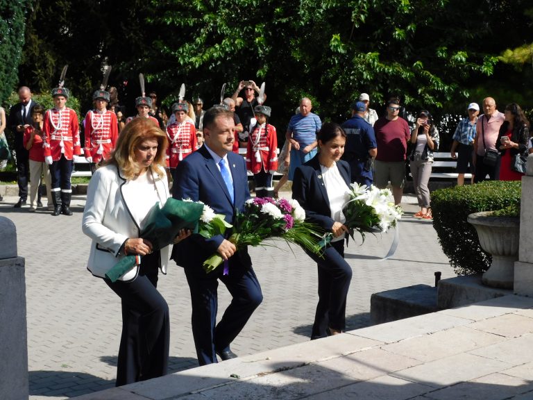 Велико Търново отбелязва 115 години Независимост на България (снимки)