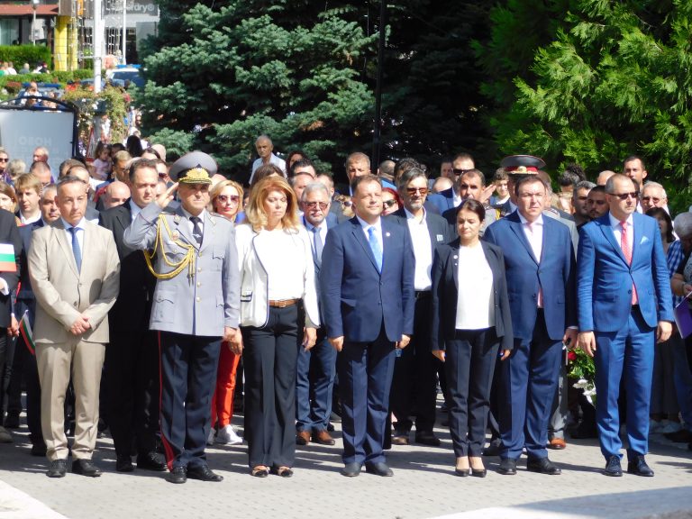 Велико Търново отбелязва 115 години Независимост на България (снимки)