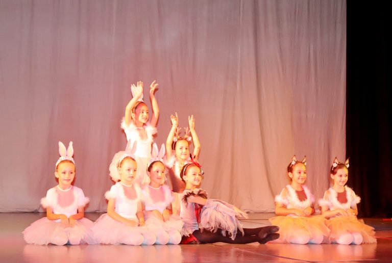Прекрасен спектакъл представиха на лясковска сцена децата от търновския „Вирджиния Балет“