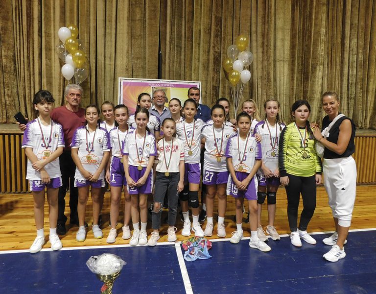 Момчетата и момичетата на “Етър-64” спечелиха втория турнир “Йонка Генчева”