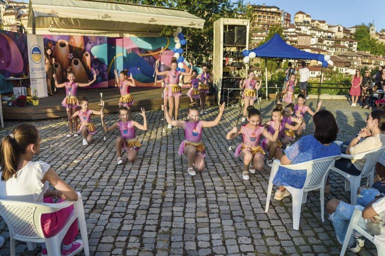 Училища Европа – Велико Търново отпразнуваха 30 години  европейско обучение за всички