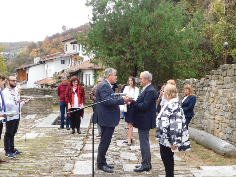 Проф. Пламен Джуров и проф. Ана Савова станаха носители на “Меча на Асеневци”