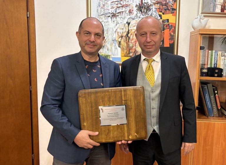 Профeсор от ВТУ с престижна награда, неин носител е и Енио Мориконе