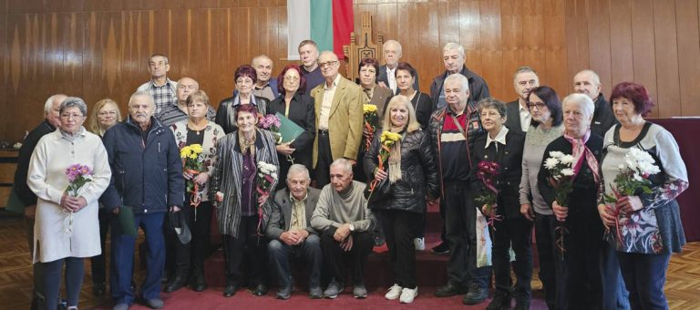 Общество | Горнооряховски двойки  с 50-годишен брачен  живот подновиха обета си