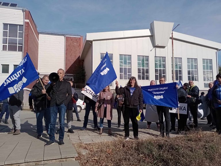 Горещи новини | Синдикални борби доведоха до протест пред РУО – Велико Търново и искане за оставка