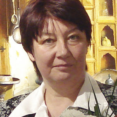 Общество | Снежана Славова – художничката,  която възпява красотата на българката в своите платна