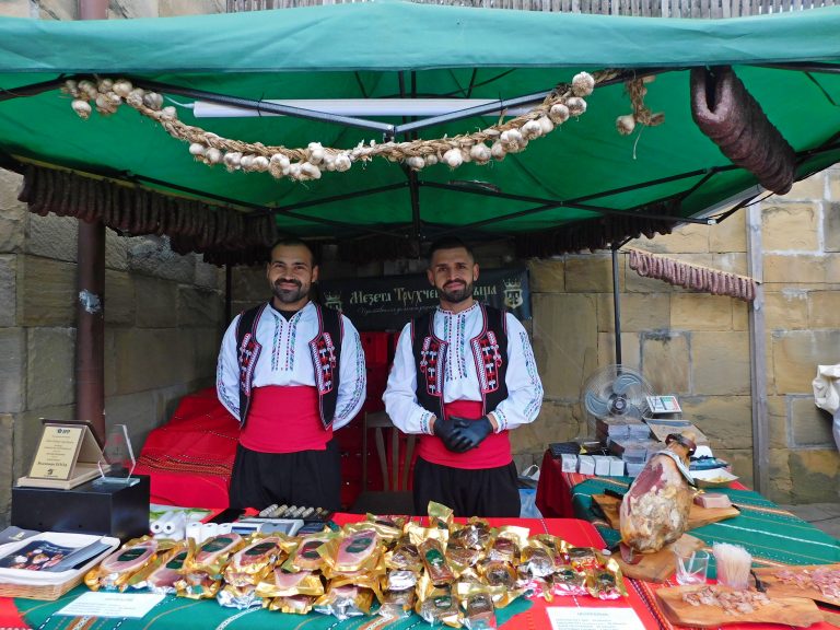 Празникът на еленския бут отново събра хиляди гости